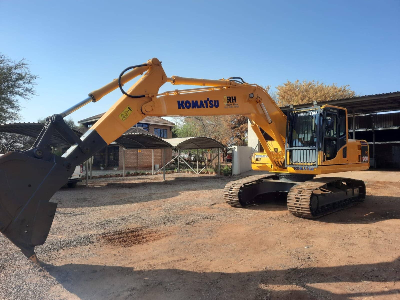 RH Plant Hire Excavtor Side View - RH Plant & Equipment Hire - RH Plant & Equipment Hire RH Plant Hire Excavtor Side View